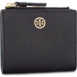 Mały Portfel Damski TORY BURCH - Robinson Mini Wallet 47124 Black/Royal Navy 018. Czarne portfele damskie Tory Burch, ze skóry. Za 599,00 zł.