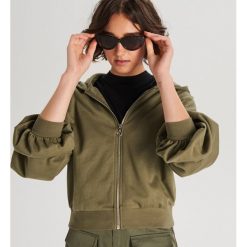 Rozpinana bluza z szerokimi rękawami - Khaki. Brązowe bluzy damskie Cropp, xl, bez wzorów, bez rękawów, bez kaptura. W wyprzedaży za 29,99 zł.