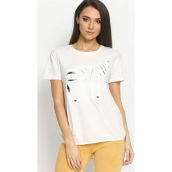 Biały T-shirt Silver Zebra. Szare bluzki damskie Born2be, xl, bez wzorów, z okrągłym kołnierzem. Za 44,99 zł.