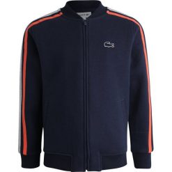 Lacoste Bluza rozpinana navy blue/silver chine/watermelon. Niebieskie bluzy chłopięce marki Lacoste, z bawełny. Za 389,00 zł.