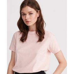 T-shirt z bawełny organicznej - Różowy. Różowe t-shirty damskie Reserved, xs, bez wzorów, z bawełny, bez kołnierzyka. Za 39,99 zł.