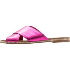 Klapki damskie: Jessica Simpson BRINELLA Klapki lux magenta