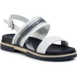 Sandały WRANGLER - Rhapsody Harvey WL01550A White 051. Białe klapki damskie Wrangler, bez wzorów, ze skóry ekologicznej, bez obcasa, na obcasie. W wyprzedaży za 169,00 zł.