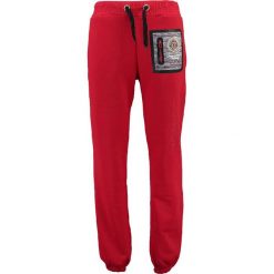 Spodnie dresowe "Mitor" w kolorze czerwonym. Czerwone joggery męskie marki Geographical Norway, z aplikacjami, z dresówki. W wyprzedaży za 117,95 zł.