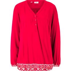 Bluzka z dekoltem henley bonprix czerwony z nadrukiem. Czerwone bluzki damskie bonprix, z nadrukiem. Za 37,99 zł.