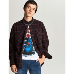 Koszula oversize w kratę - Fioletowy. Fioletowe koszule męskie Cropp, s, bez wzorów, bez kołnierzyka, bez rękawów. Za 89,99 zł.