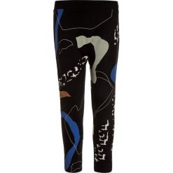 Mainio CHILDRENS SLOUCH PANTS Spodnie treningowe black. Czarne spodnie chłopięce marki Mainio, z bawełny. Za 159,00 zł.