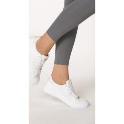 Biało-Beżowe Buty Sportowe Hajrah. Białe buty sportowe damskie Born2be, bez wzorów, sportowe. Za 69,99 zł.