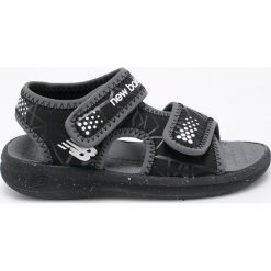 New Balance - Sandały dziecięce. Czarne sandały chłopięce New Balance, z materiału, bez zapięcia. W wyprzedaży za 89,90 zł.