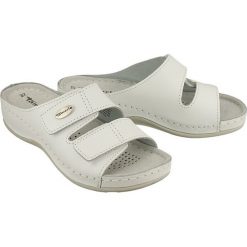 TAMARIS 27510-24 117 white leather, klapki profilaktyczne damskie. Białe klapki damskie Tamaris. Za 139,90 zł.
