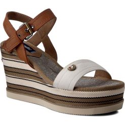 Sandały WRANGLER - Jeena Sunshine Strap WL171661 White 51. Pomarańczowe klapki damskie marki Wrangler, bez wzorów, ze skóry ekologicznej, bez obcasa, na obcasie. W wyprzedaży za 199,00 zł.