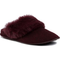 Kapcie CROCS - Classic Luxe Slipper 205394 Burgundy. Czerwone klapki damskie Crocs, bez wzorów, z tworzywa sztucznego, bez obcasa. Za 179,00 zł.