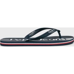 Pepe Jeans - Japonki Swimming Durham. Czarne kapcie męskie Pepe Jeans, bez wzorów, z jeansu. W wyprzedaży za 59,90 zł.