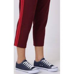Granatowe trampki jeansowe sznurowane casu dd822b-40. Niebieskie trampki dziewczęce Casu, bez wzorów, z jeansu, na sznurówki. Za 59,99 zł.