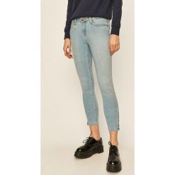 Lee - Jeansy Scarlett Cropped. Niebieskie jeansy damskie Lee, l. W wyprzedaży za 229,90 zł.
