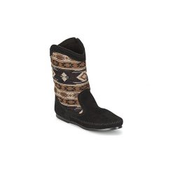 Kozaki Minnetonka BAJA WOVEN BOOT. Czarne buty zimowe damskie marki Minnetonka. Za 347,40 zł.