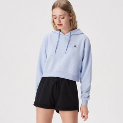 Krótka bluza z kapturem - Niebieski. Niebieskie bluzy damskie Sinsay, s, bez wzorów, z krótkim rękawem, krótkie, z kapturem. Za 49,99 zł.