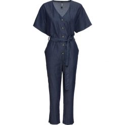 Kombinezon dżinsowy bonprix ciemny denim. Niebieskie kombinezony damskie bonprix, bez wzorów, z denimu, bez kołnierzyka, bez rękawów. Za 129,99 zł.