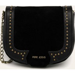 Pepe Jeans - Torebka. Czarne listonoszki damskie Pepe Jeans, w paski, z bawełny, na ramię, małe, zamszowe, bez dodatków. W wyprzedaży za 239,90 zł.