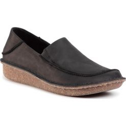 Półbuty CLARKS - Funny Go 261475604 Black Leather. Czarne półbuty damskie Clarks, na co dzień, bez wzorów, ze skóry, bez obcasa, na płaskiej podeszwie, bez zapięcia. W wyprzedaży za 319,00 zł.