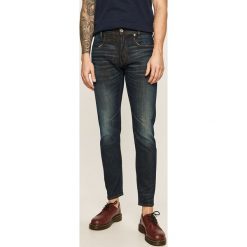 G-Star Raw - Jeansy D-Staq. Szare jeansy męskie G-Star RAW, z aplikacjami, retro. W wyprzedaży za 499,90 zł.