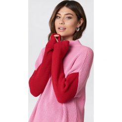 Swetry klasyczne damskie: NA-KD Sweter dzianinowy w geometryczne wzory – Pink,Red