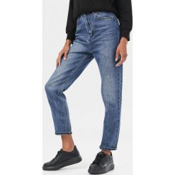 Niebieskie Jeansy Mom Fit Lixiss. Niebieskie jeansy damskie Born2be. Za 109,99 zł.