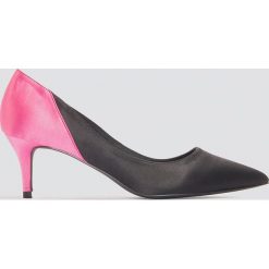 NA-KD Shoes Satynowe czółenka na średnim obcasie - Black,Multicolor. Czarne buty ślubne damskie NA-KD Shoes, z satyny, na średnim obcasie, na obcasie. W wyprzedaży za 70,98 zł.