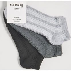 Skarpetki stopki z ozdobnym splotem - Szary. Szare skarpetki damskie Sinsay, bez wzorów, ze splotem. Za 9,99 zł.