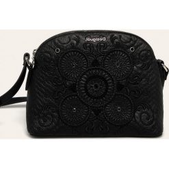 Desigual - Torebka. Czarne listonoszki damskie Desigual, z aplikacjami, z poliesteru, małe, z aplikacjami. Za 249,90 zł.