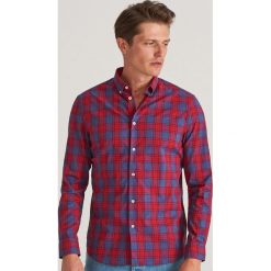 Koszula slim fit w kratę - Czerwony. Czerwone koszule męskie Reserved, s, bez wzorów, bez kołnierzyka, bez rękawów. W wyprzedaży za 69,99 zł.