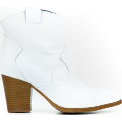 Botki kowbojki na obcasie - skóra naturalna - model 471 - kolor biały. Białe botki damskie Zapato, ze skóry, bez obcasa, na obcasie, bez zapięcia. W wyprzedaży za 299,25 zł.