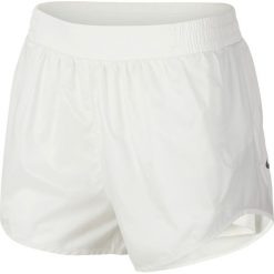 Spodenki Nike Tempo Tech Pack Shorts W Białe. Białe spodenki sportowe damskie Nike, s, bez wzorów, ze skóry, eleganckie, do biegania. Za 219,99 zł.