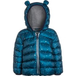GAP BABY Kurtka puchowa polar blue. Niebieskie kurtki męskie marki GAP, na zimę, z poliesteru. W wyprzedaży za 199,20 zł.
