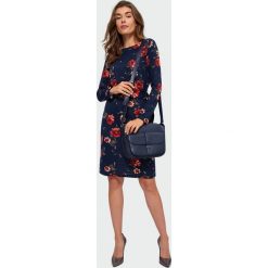 Sukienka dzianinowa w kwiaty - 42. Sukienki damskie e-margeritka.pl, na zimę, w kwiaty, z poliesteru, eleganckie, bez kołnierzyka, bez rękawów, midi, dopasowane. Za 79,99 zł.