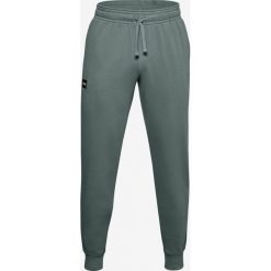 Under Armour Rival Fleece Spodnie dresowe Zielony. Zielone spodnie męskie Under Armour, na imprezę, xl, bez wzorów, z bawełny. Za 240,95 zł.