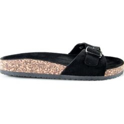 Klapki zamszowe (38). Czarne klapki damskie FASHION, bez wzorów, z zamszu, bez obcasa, na platformie. Za 34,00 zł.