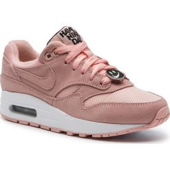 Buty NIKE - Air Max 1 Nk Day (Gs) AT8131 600 Bleached Coral/Bleached Coral. Różowe buty sportowe damskie Nike, na co dzień, bez wzorów, ze skóry, bez obcasa, na płaskiej podeszwie, bez zapięcia. W wyprzedaży za 349,00 zł.