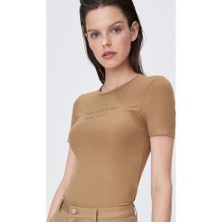 Koszulka z napisem - Zielony. Zielone koszulki damskie Sinsay, s, z napisami, bez kołnierzyka. Za 19,99 zł.