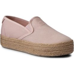 Espadryle NAPAPIJRI - Hope 14778790 Peach N590. Różowe espadryle damskie Napapijri, na co dzień, bez wzorów, z tworzywa sztucznego, bez obcasa, na koturnie, bez zapięcia. W wyprzedaży za 169,00 zł.