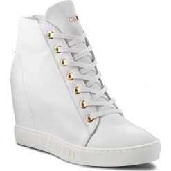 Sneakersy CARINII - B4437 L46-000-000-B88. Białe sneakersy damskie Carinii, z materiału. W wyprzedaży za 229,00 zł.