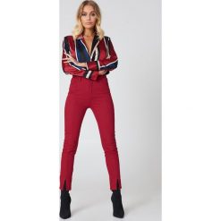 NA-KD Rurki z wysokim stanem - Red. Czerwone rurki damskie marki NA-KD, z jeansu, z podwyższonym stanem. Za 121,95 zł.