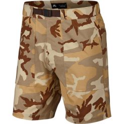 Spodenki Nike SB Camo (AT9881-248). Zielone spodenki i szorty męskie Nike, m, bez wzorów, z bawełny. Za 219,99 zł.