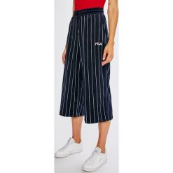 Fila - Spodnie. Niebieskie spodnie sportowe damskie marki Fila, m, z dzianiny. W wyprzedaży za 239,90 zł.