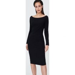 Gładka sukienka midi - Czarny. Czarne sukienki damskie Sinsay, s, bez wzorów, bez kołnierzyka, bez rękawów, midi. Za 39,99 zł.