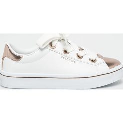 Skechers - Tenisówki. Białe trampki i tenisówki damskie marki Skechers, bez wzorów, ze skóry, na sznurówki. W wyprzedaży za 239,90 zł.
