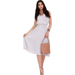 Szara Plisowana Sukienka z Kopertowym Dekoltem. Szare sukienki damskie Molly.pl, na co dzień, na lato, s, bez wzorów, z tkaniny, eleganckie, bez kołnierzyka, bez rękawów, midi, rozkloszowane. Za 115,90 zł.