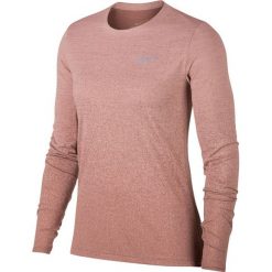 Bluzka Nike Medalist Long-Sleeve Top W Różowa. Różowe topy damskie marki Nike, na zimę, bez wzorów, z tkaniny, bez rękawów, do biegania, dri-fit (nike). Za 149,99 zł.