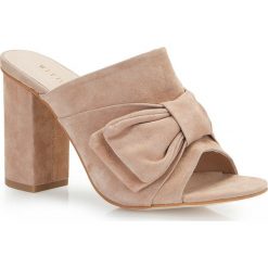 Buty damskie. Różowe sandały dziewczęce Wittchen, ze skóry, bez zapięcia. W wyprzedaży za 319,90 zł.