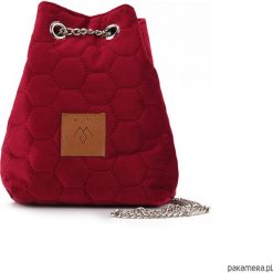 Mały worek Mili Glam Bag 2 - czerwona. Czerwone torebki klasyczne damskie marki Pakamera, bez wzorów, na ramię, bez dodatków. Za 119,00 zł.